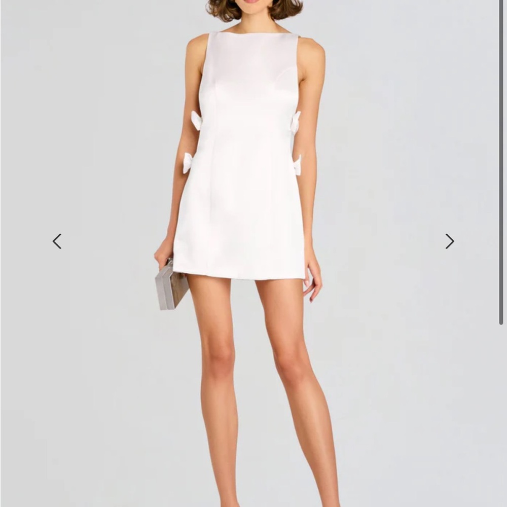 Elegant White Sleeveless Dress